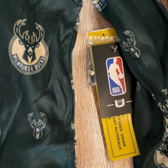 Boys Milwaukee Bucks Button Up Pajama Sleepwear Set Green Gold NBA BASKETBALL - Picture 11 of 16